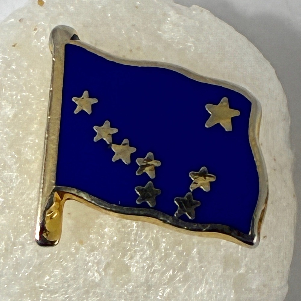 VTG Alaska State Flag Lapel Pin Blue Enamel Gold Tone Flag Souvenir Hat Tie